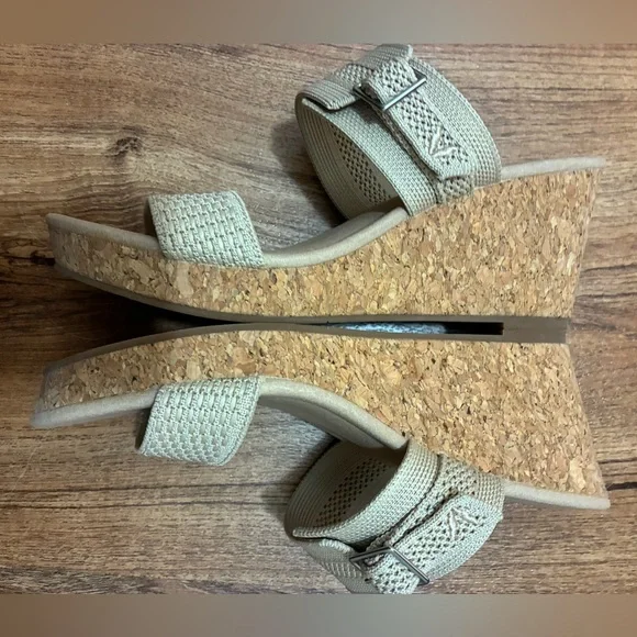 NWOT Vivaia Tan Slip-On Sandals with Wedge Heel Adjustable Strap (Sammy) - Picture 4 of 9